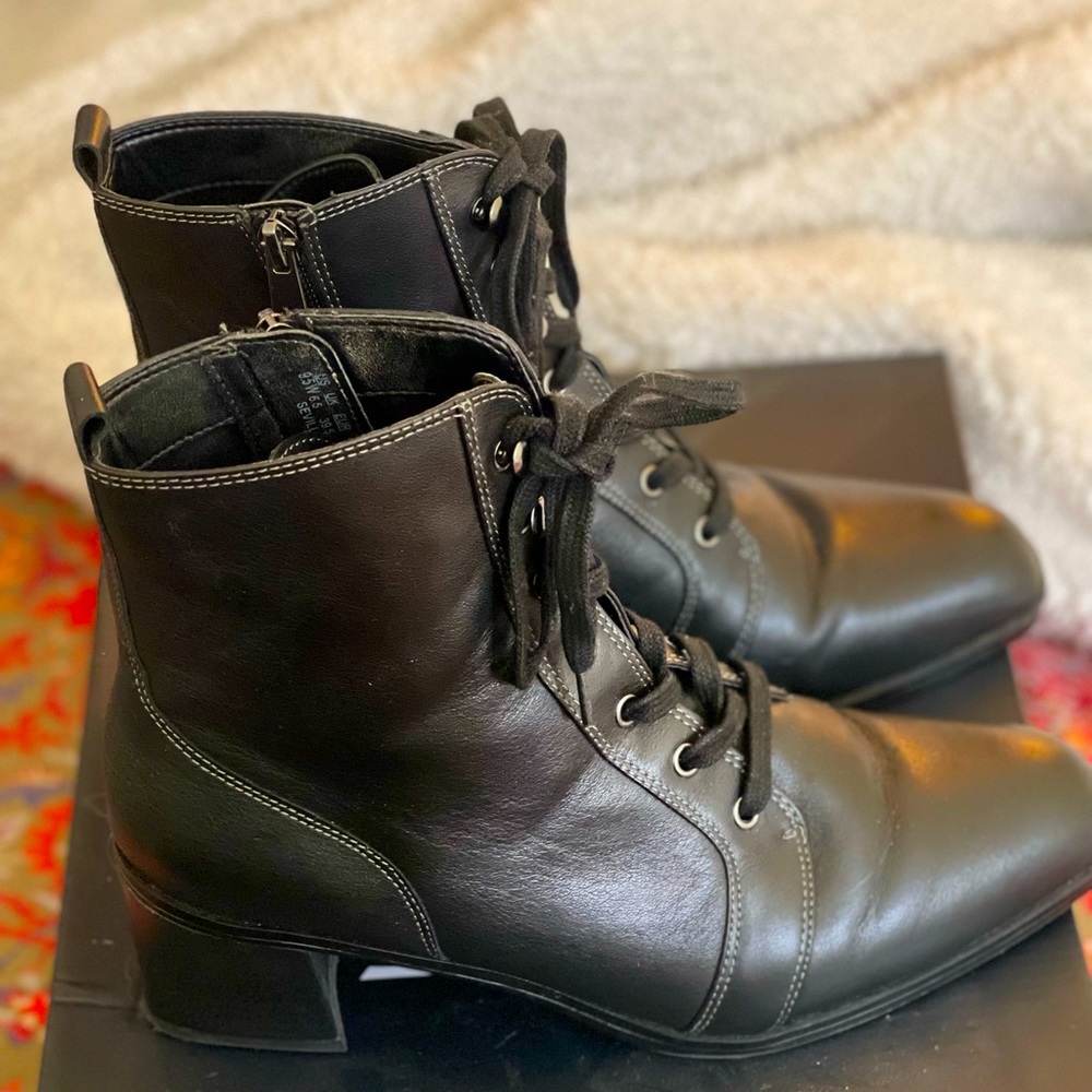 Boots with lace very comfy. Block heal. Naturalizer Brand